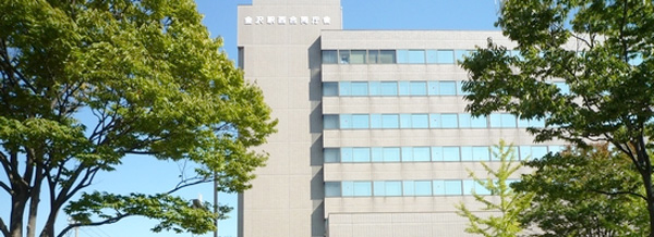 右手に駅西合同庁舎が見えたら・・・